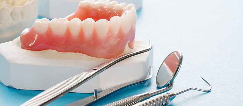 Ολικές οδοντοστοιχίες – Μερικές οδοντοστοιχίες με ή χωρίς συνδέσμους ακριβείας